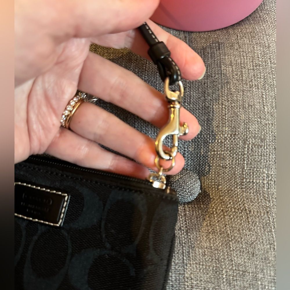 COACH HAMPTONS SLG WRISTLET 2010 BLACK SIGNATURE & LEATHER NICKEL HARDWARE NWOT - Picture 2 of 6